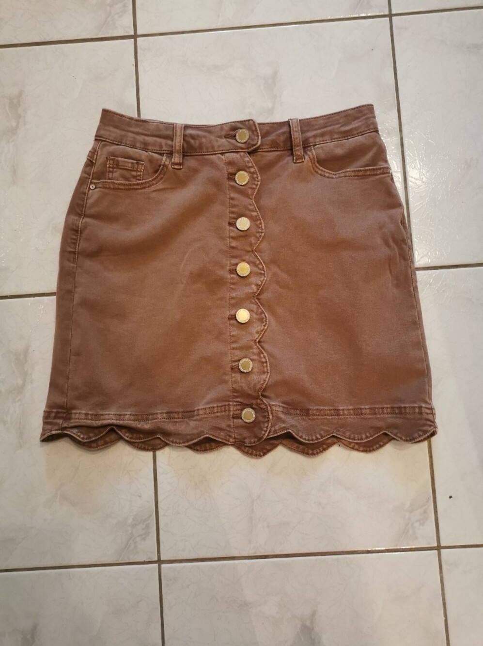 Scalloped Hem Button-Front Mini Skort in Brown